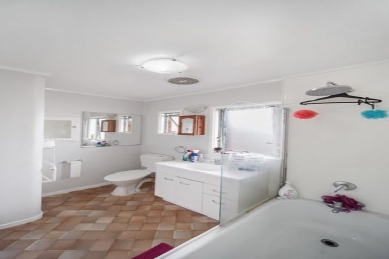 Photo of property in 1/123 Gossamer Drive, Pakuranga Heights, Auckland, 2010