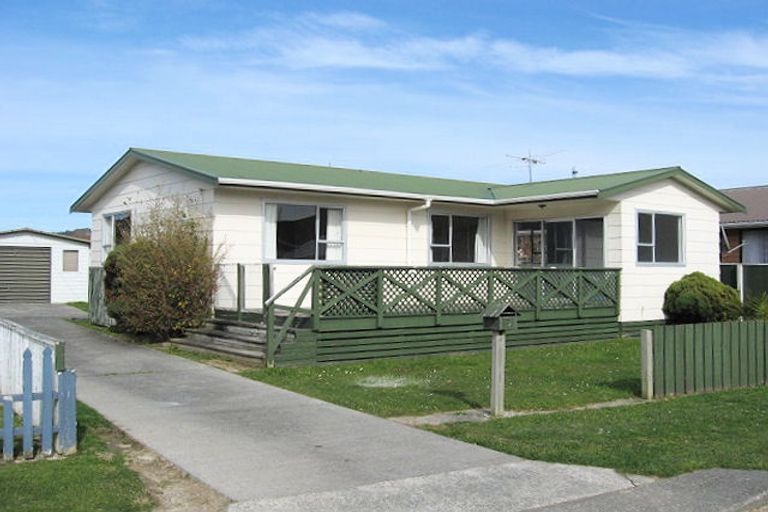 Photo of property in 5 Weymouth Grove, Wainuiomata, Lower Hutt, 5014