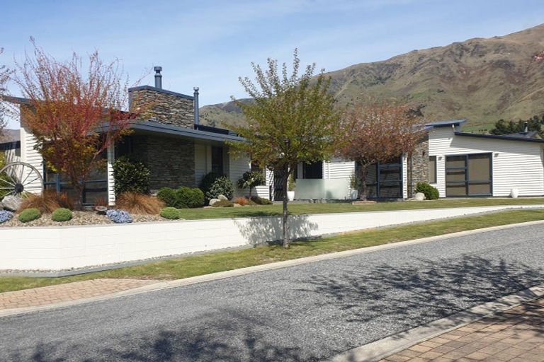 Photo of property in 40 Kelliher Drive, Wanaka, 9305
