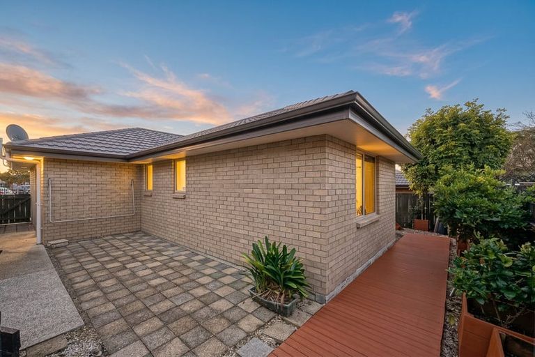 Photo of property in 23 Anna Lane, Glen Eden, Auckland, 0602