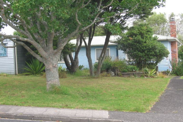Photo of property in 12 Valley View Road, Glenfield, Auckland, 0629