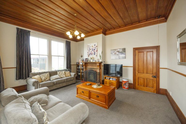 Photo of property in 8 Winston Avenue, Hokowhitu, Palmerston North, 4410