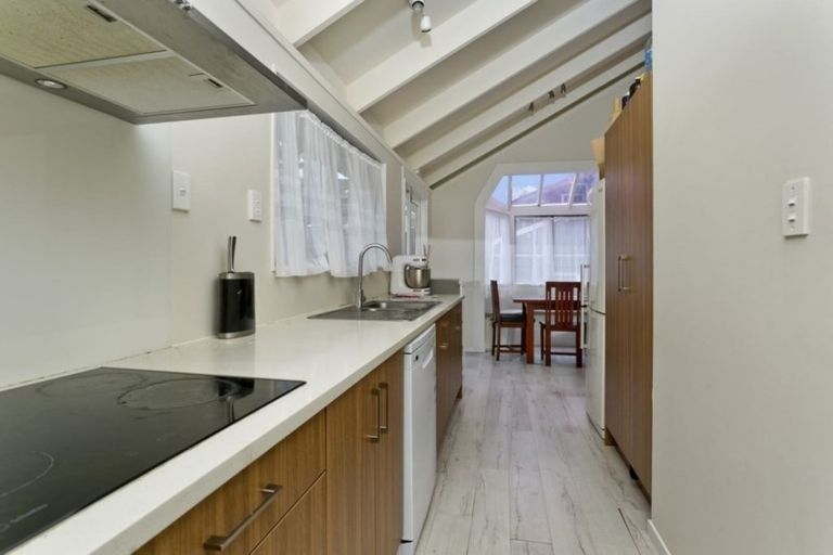 Photo of property in 1/5 Wyvern Place, Glenfield, Auckland, 0629