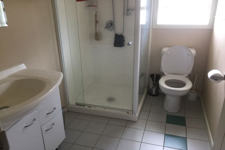 Photo of property in 47 Hereford Street, Te Atatu Peninsula, Auckland, 0610