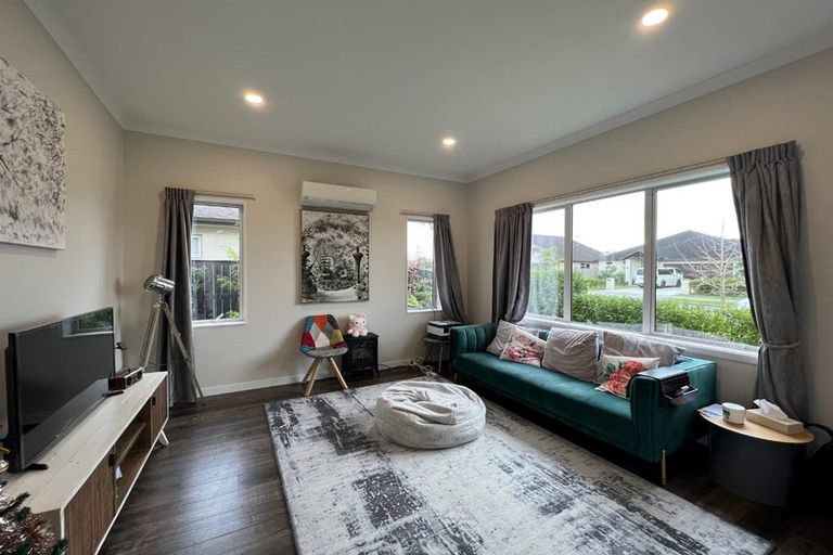 Photo of property in 14 Paso Fino Crescent, Karaka, Papakura, 2113