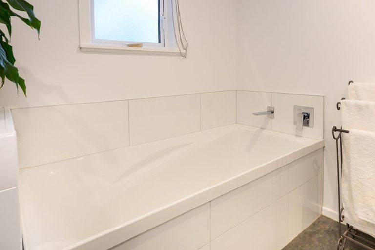 Photo of property in 8 Waterloo Crescent, Hokowhitu, Palmerston North, 4410