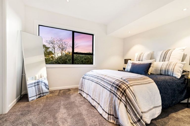 Photo of property in 3/163 Hobsonville Road, West Harbour, Auckland, 0618