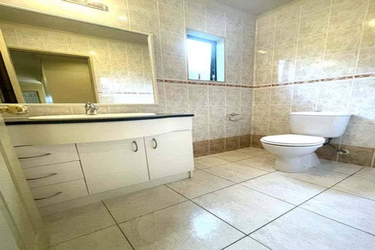 Photo of property in 111 Hugh Green Drive, Pinehill, Auckland, 0632