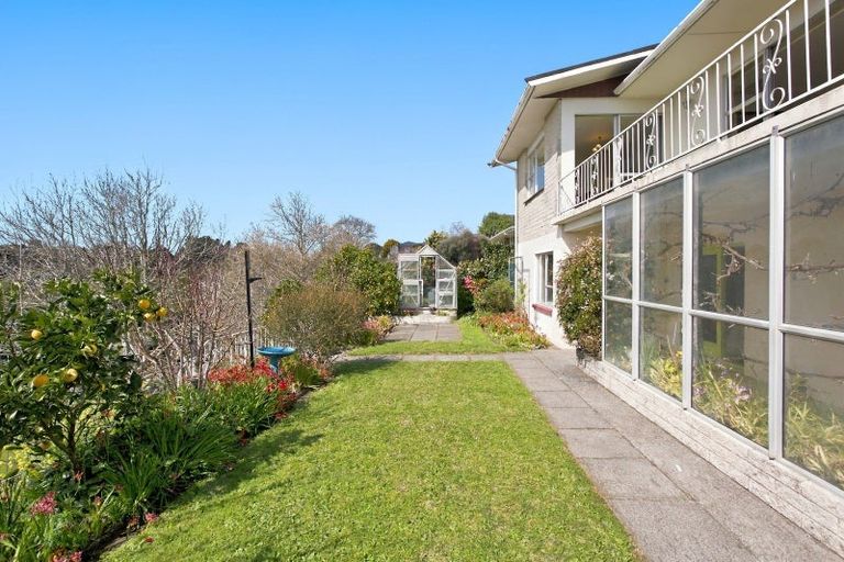 Photo of property in 7 Montana Place, Merrilands, New Plymouth, 4312