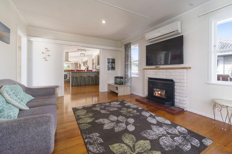 Photo of property in 36 Totara Road, Te Atatu Peninsula, Auckland, 0610