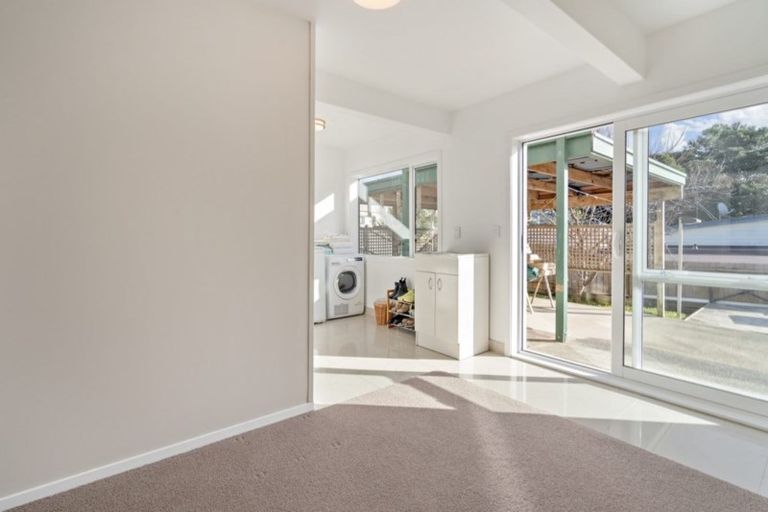 Photo of property in 20 Ocean View Road, Hatfields Beach, Orewa, 0931