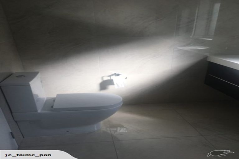 Photo of property in 40 Corricvale Way, Northcross, Auckland, 0630