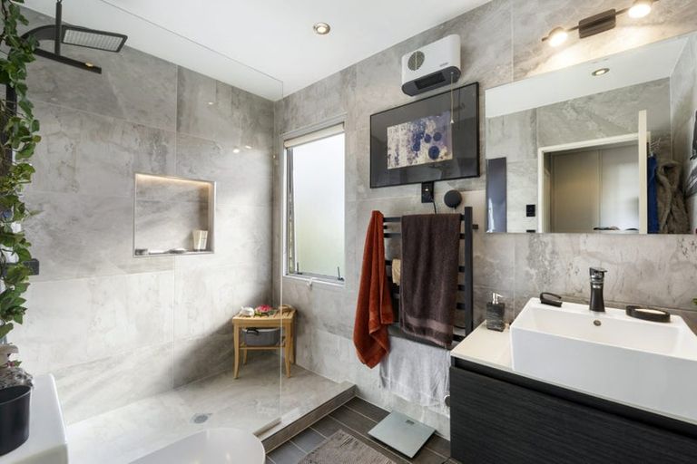 Photo of property in 1/141 Mokoia Road, Birkenhead, Auckland, 0626