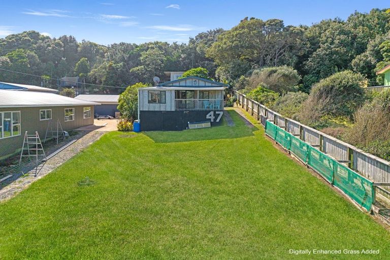 Photo of property in 47 Sea View Road, Baylys Beach, 0377