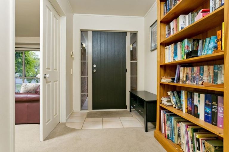 Photo of property in 8 Falstone Lane, Browns Bay, Auckland, 0630