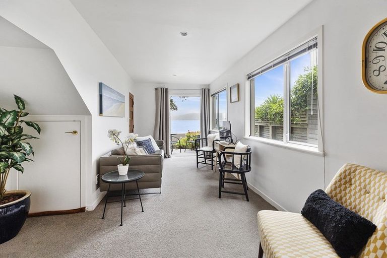 Photo of property in 353 Karaka Bay Road, Karaka Bays, Wellington, 6022