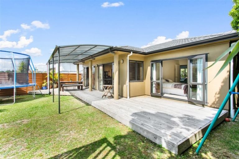 Photo of property in 44 Roy Maloney Drive, Henderson, Auckland, 0612