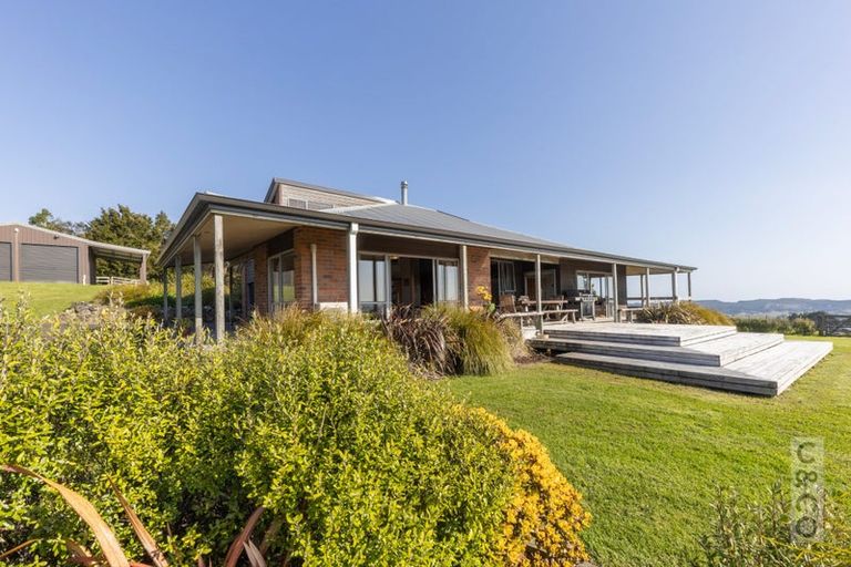 Photo of property in 457 Kiwitahi Road, Helensville, 0875