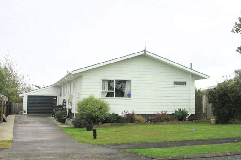 Photo of property in 17 Curacao Place, Half Moon Bay, Auckland, 2012