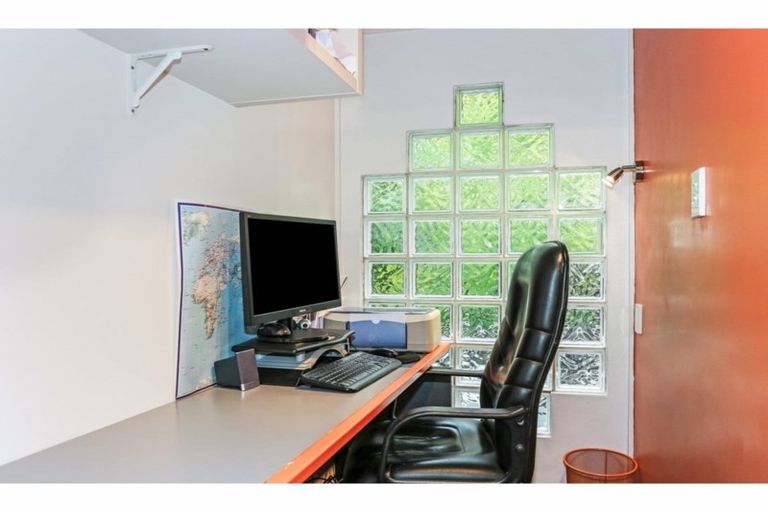 Photo of property in 8 Youngs Road, Papakura, 2110