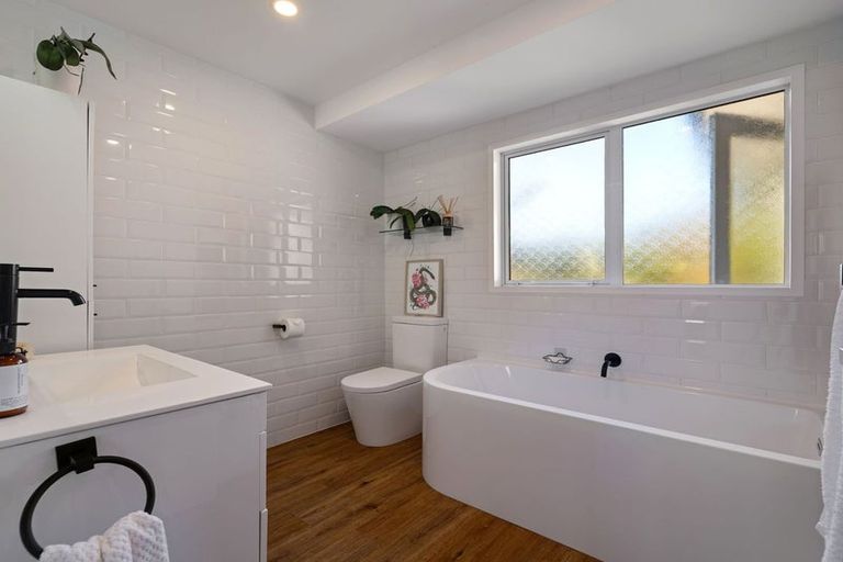 Photo of property in 41 Rosedale Crescent, Cloverlea, Palmerston North, 4412