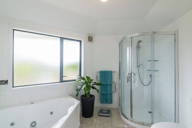 Photo of property in 28 Imran Terrace, Khandallah, Wellington, 6035