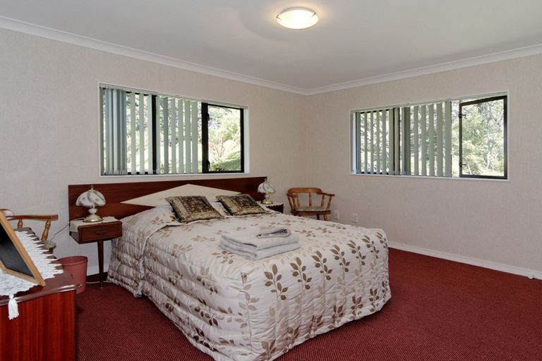 Photo of property in 12 Greenwoods Close, Titirangi, Auckland, 0604