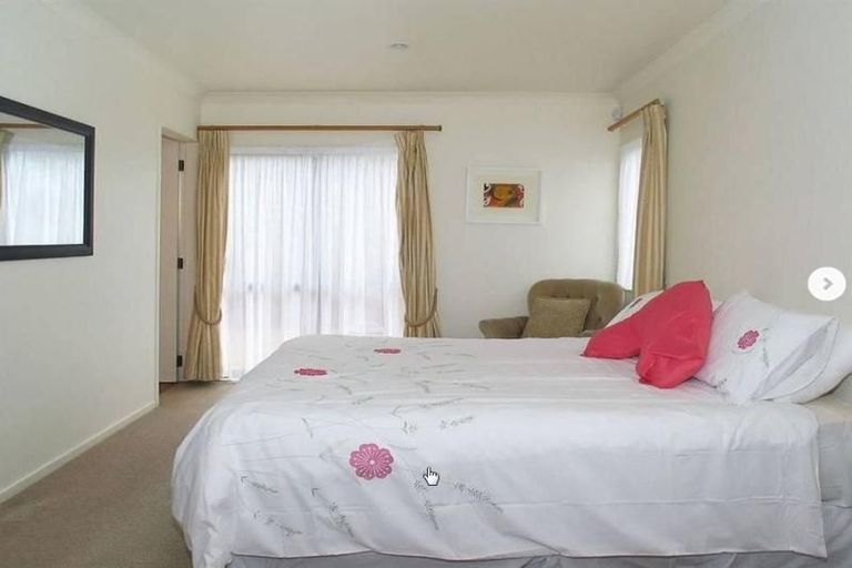 Photo of property in 2 Stella Grove, Newlands, Wellington, 6037