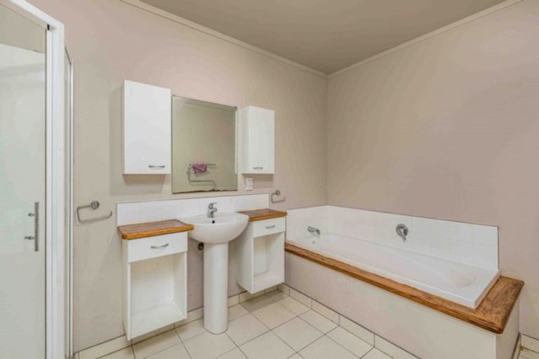 Photo of property in 8 Kaipatiki Rise, Haruru, 0204