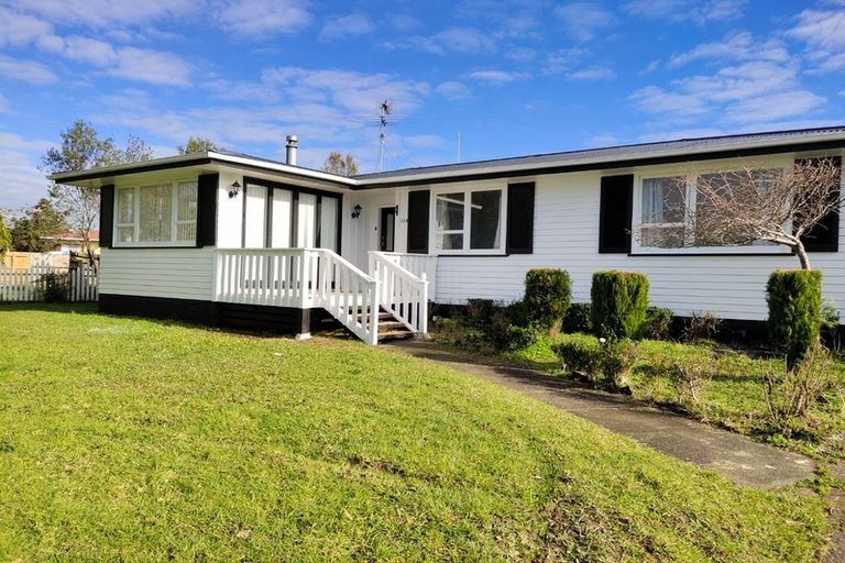 Photo of property in 126 Edgewater Drive, Pakuranga, Auckland, 2010