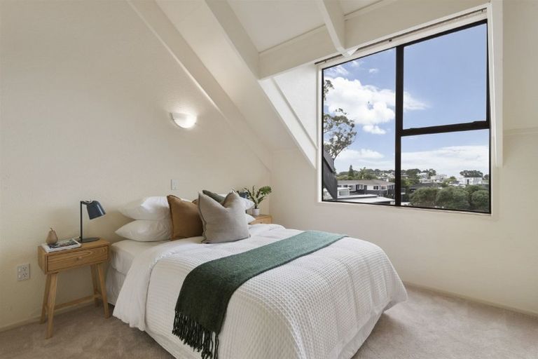 Photo of property in 29 Eastcliffe Road, Castor Bay, Auckland, 0620