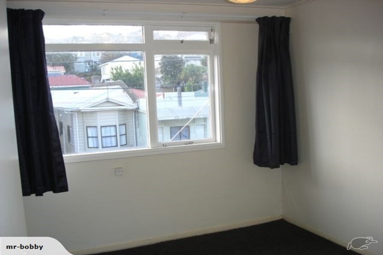 Photo of property in Milford Court Flats, 9/515 Adelaide Road, Berhampore, Wellington, 6023