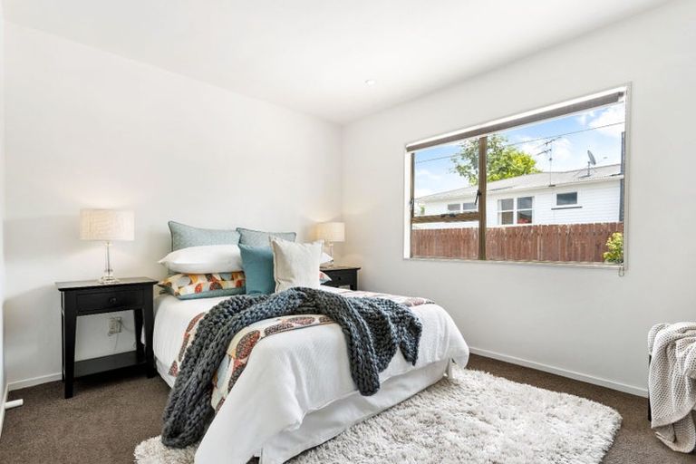 Photo of property in 1/9 Rewarewa Road, Te Atatu Peninsula, Auckland, 0610