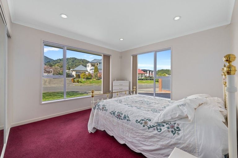 Photo of property in 28 Ranui Street, Waikawa, Picton, 7220