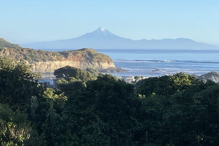 Photo of property in 12 Takarei Terrace, Mokau, 4376