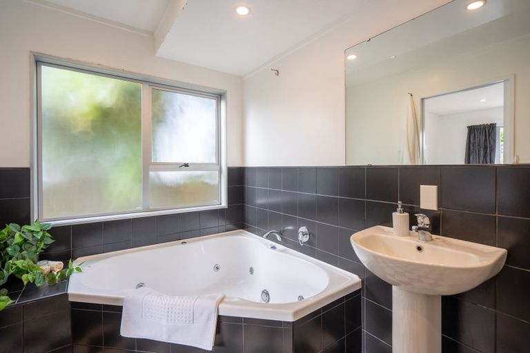 Photo of property in 52 Rutherford Drive, Waikanae Beach, Waikanae, 5036