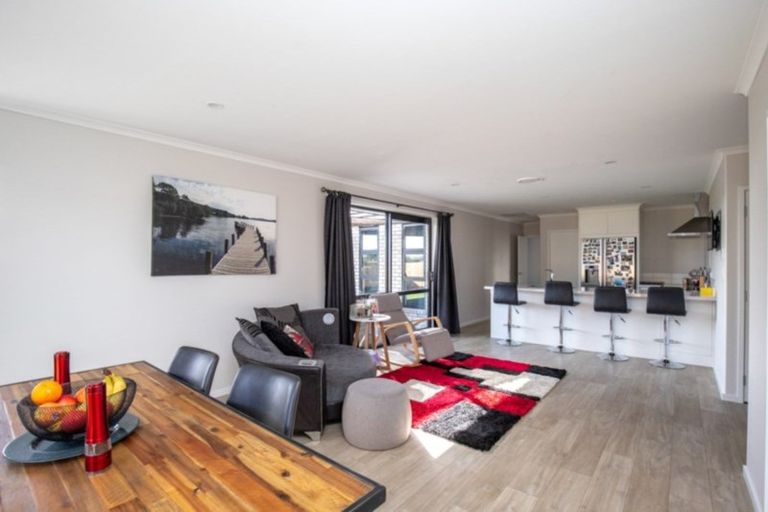 Photo of property in 12 Costello Drive, Ngatea, 3503