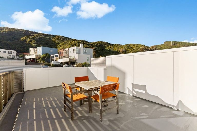 Photo of property in 77 Saddleback Grove, Karori, Wellington, 6012