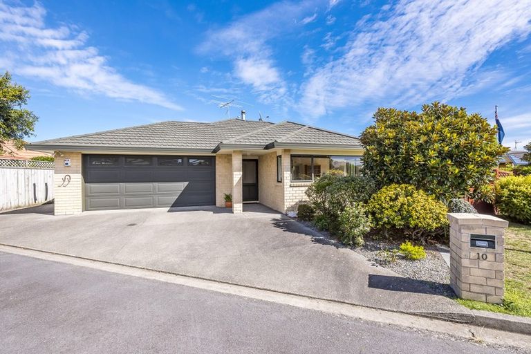 Photo of property in 10 Aburoc Place, Paraparaumu Beach, Paraparaumu, 5032