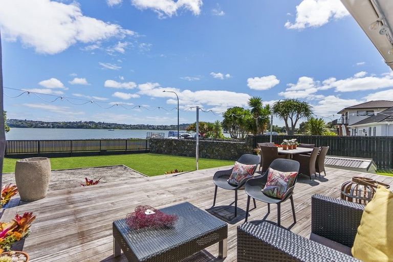 Photo of property in 45 Kiwi Esplanade, Mangere Bridge, Auckland, 2022