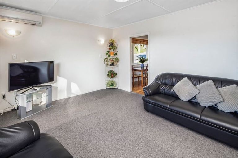 Photo of property in 45 Catherine Crescent, Paparangi, Wellington, 6037