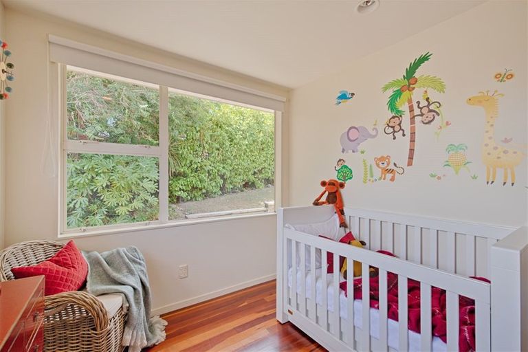 Photo of property in 1/46 Blakeborough Drive, Forrest Hill, Auckland, 0620