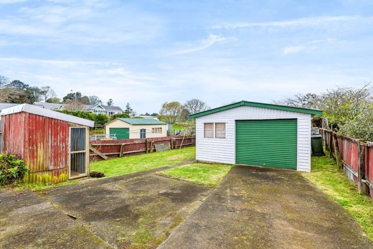 Photo of property in 12 Mills Street, Eltham, 4322
