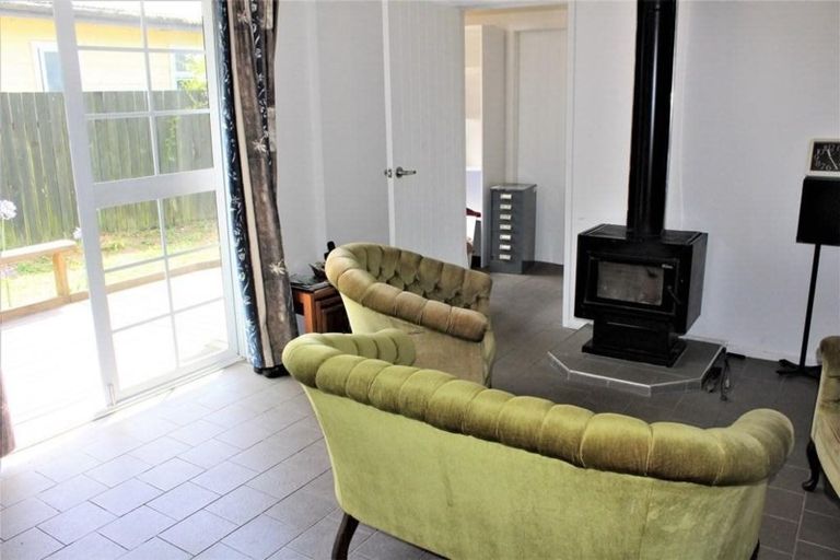 Photo of property in 99 Commercial Street, Takaka, 7110