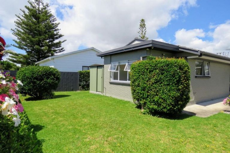 Photo of property in 2/127 Centreway Road, Orewa, 0931