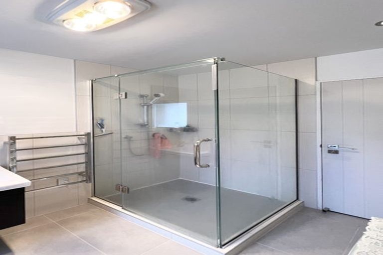 Photo of property in 22 Mulroy Place, Pinehill, Auckland, 0632