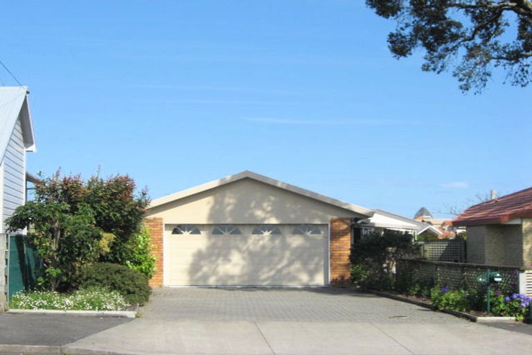 Photo of property in 4a Morley Street, New Plymouth, 4310