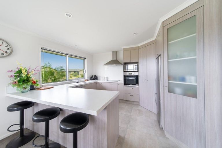 Photo of property in 2 Roto View, One Tree Point, 0118