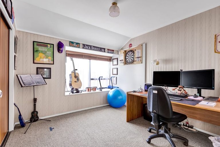 Photo of property in 24 Tiverton Crescent, Whalers Gate, New Plymouth, 4310