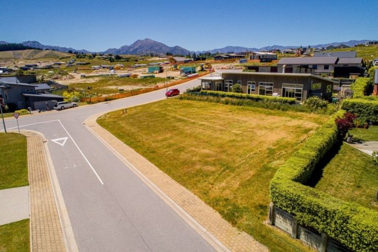 Photo of property in 8 Mcleod Avenue, Wanaka, 9305